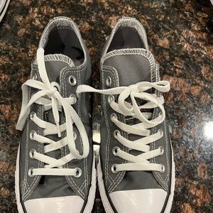Size 9 low top grey Converse